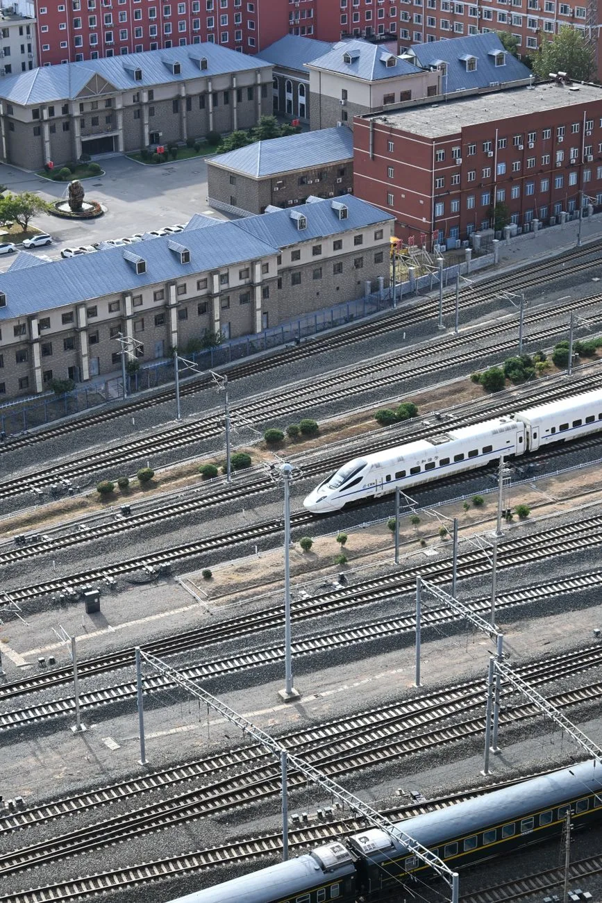 Chinese high-speed train travelling between Beijing and Xi’an