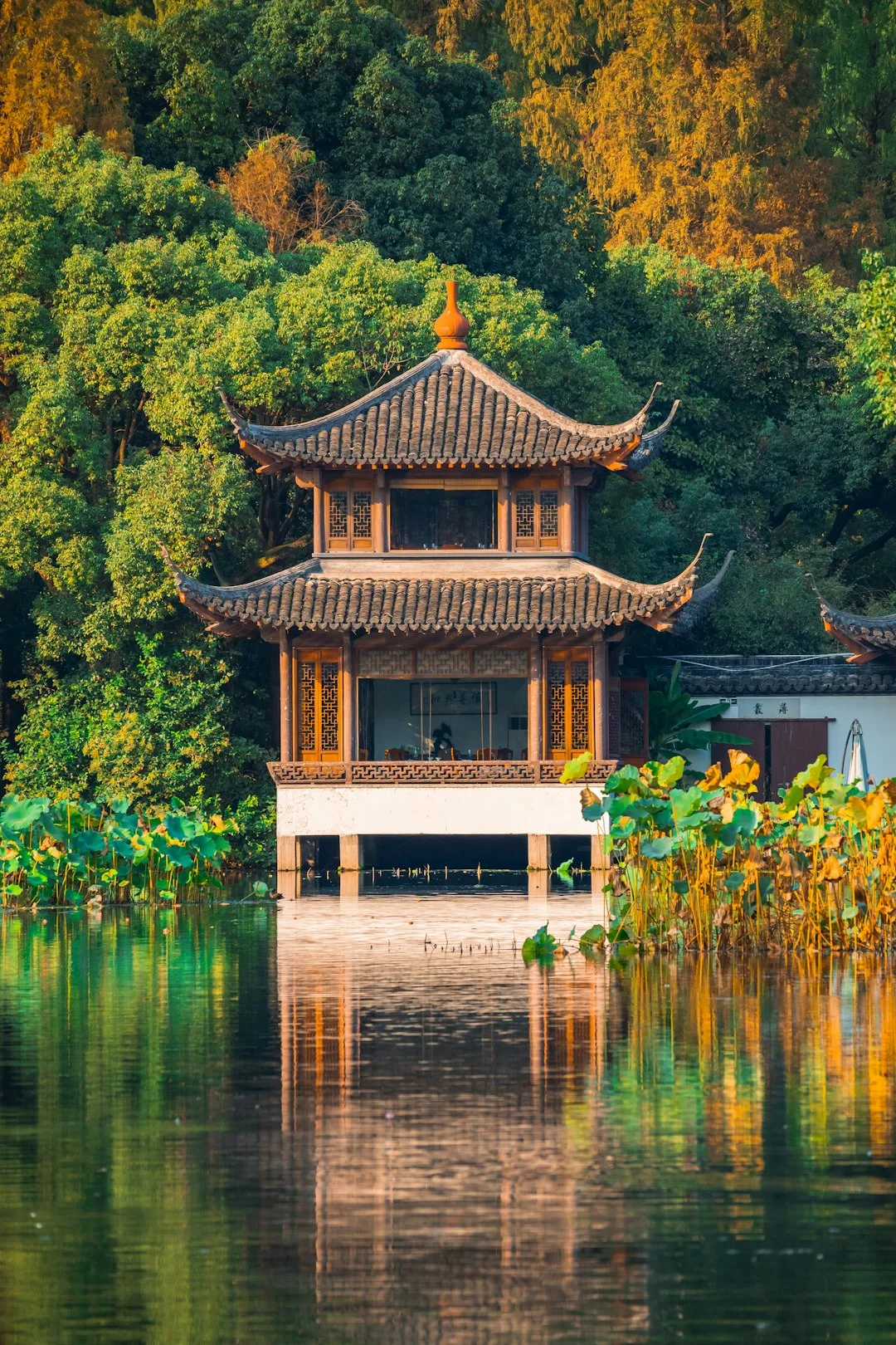 West Lake Travel Guide